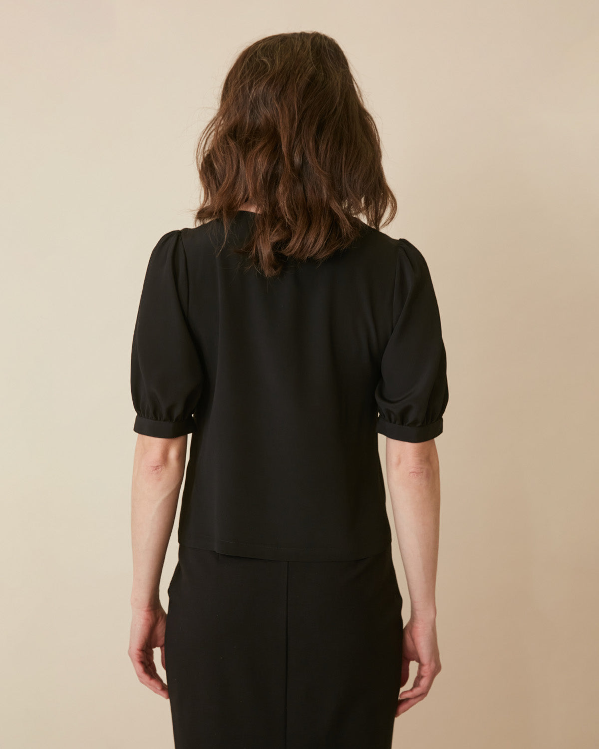 "#color_BLACK|Jessica is 5'10", wearing a size S