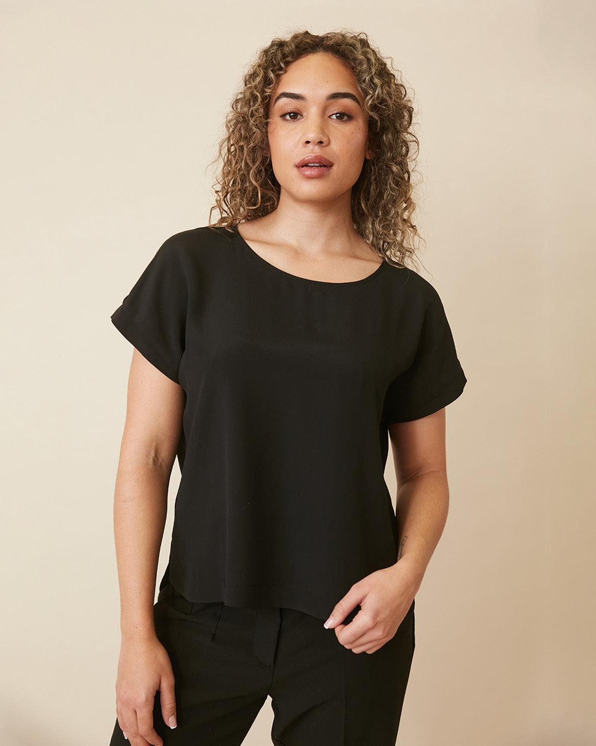"#color_BLACK|Zoe is 5'8", wearing a size M