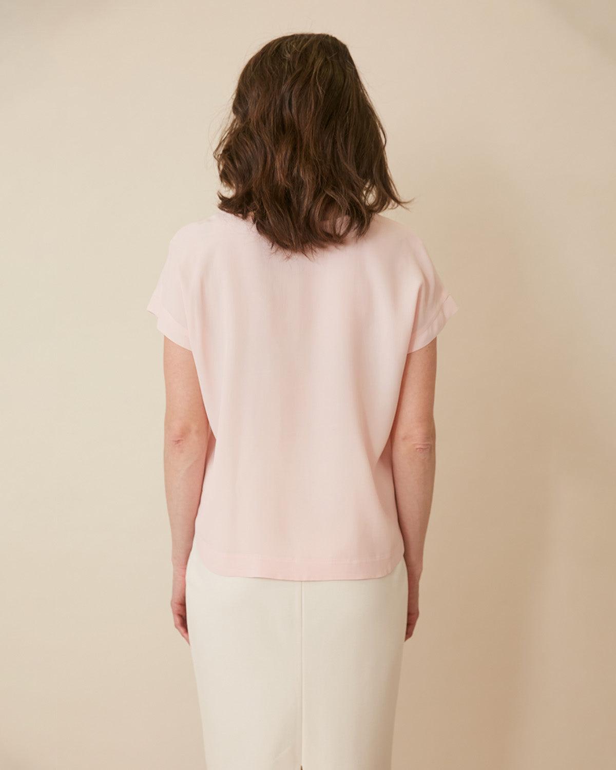 "#color_BLUSH PINK|Jessica is 5'10", wearing a size S