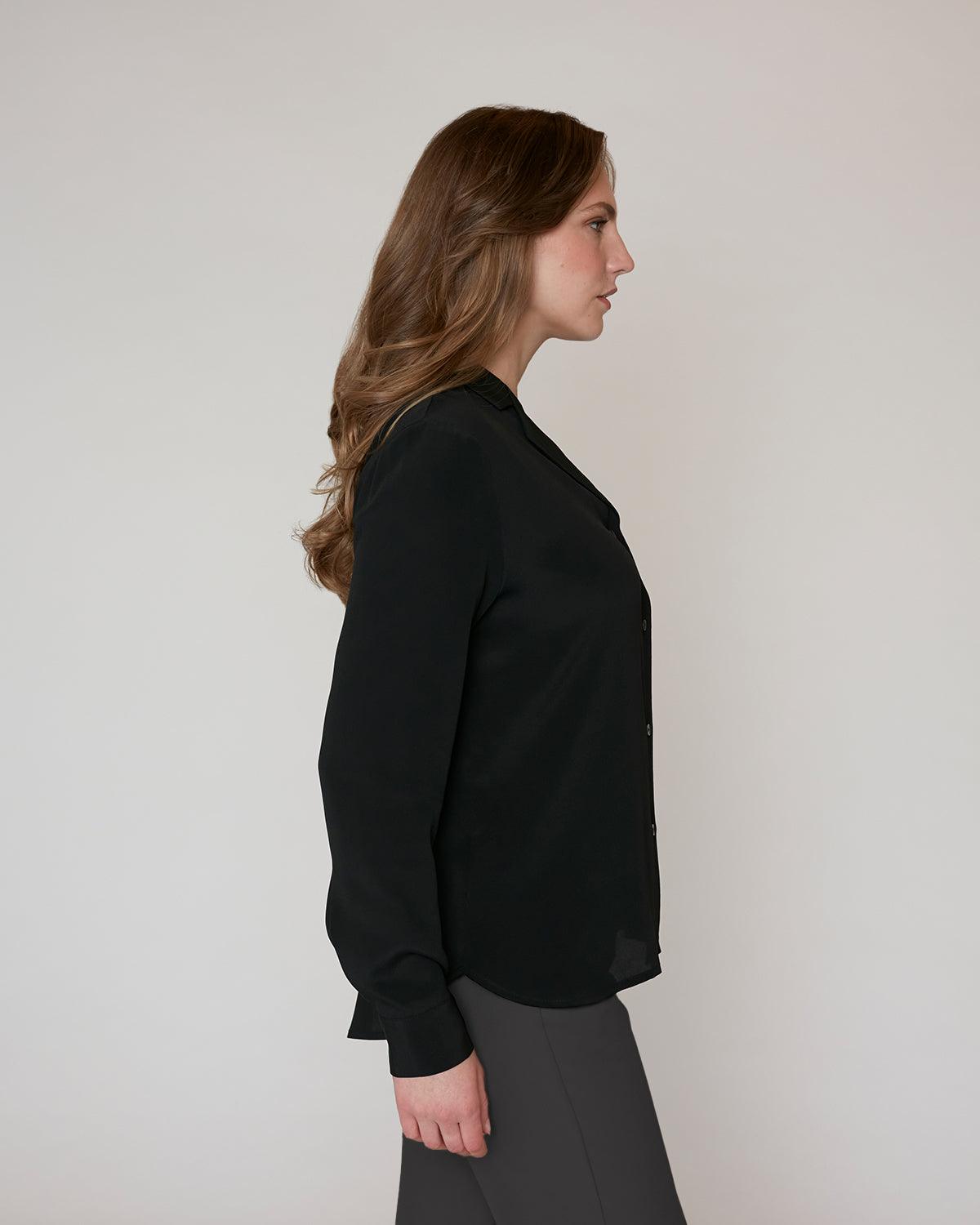 "#color_BLACK| Siobhan is 5'8.5", wearing a size S