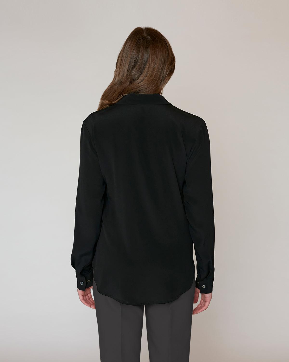 "#color_BLACK| Siobhan is 5'8.5", wearing a size S