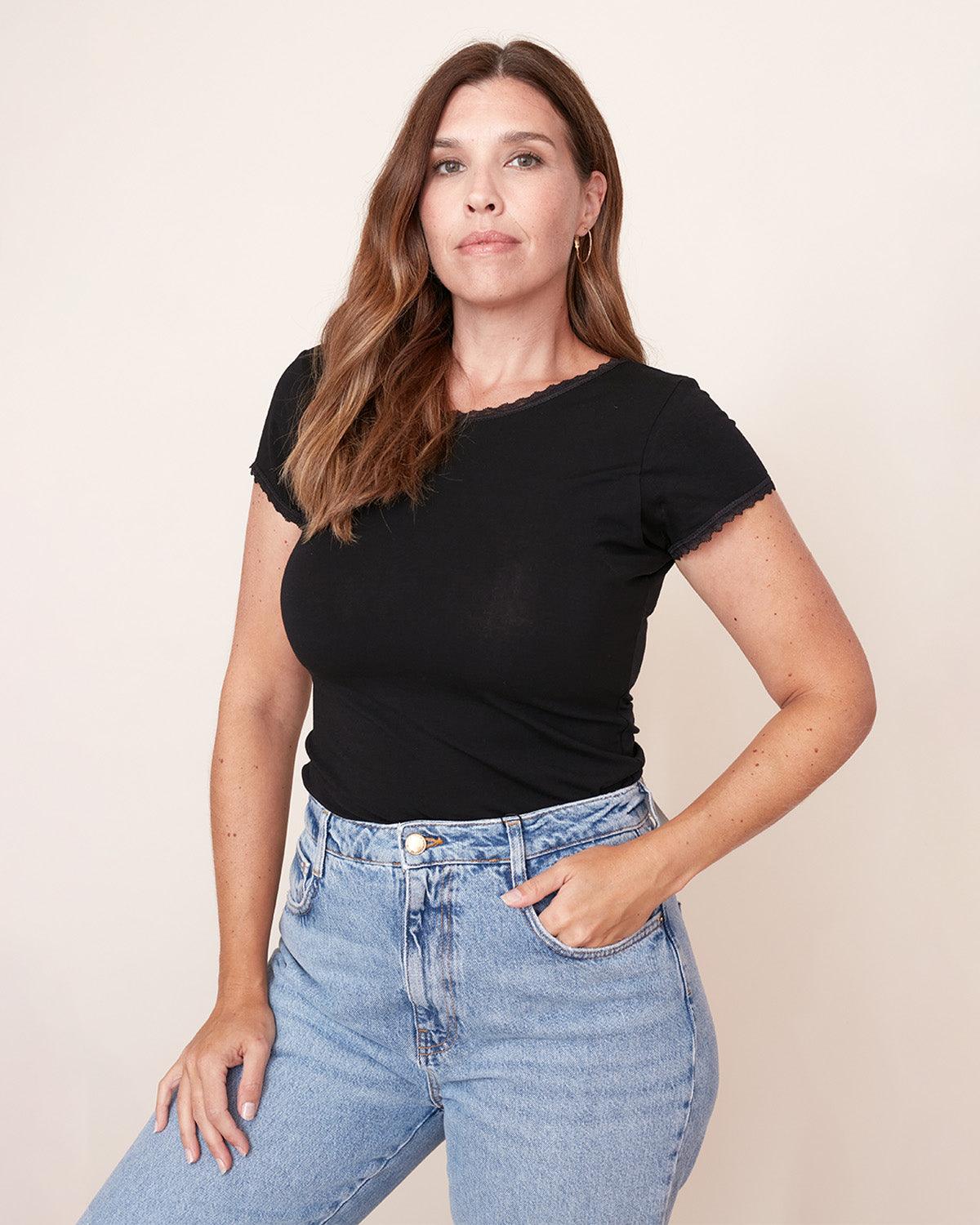 "#color_BLACK|Ashleigh is 5'10", wearing a size M
