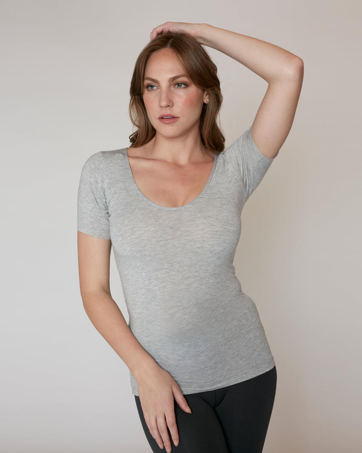 "#color_heathergrey| Siobhan is 5'8.5" and wears a size S