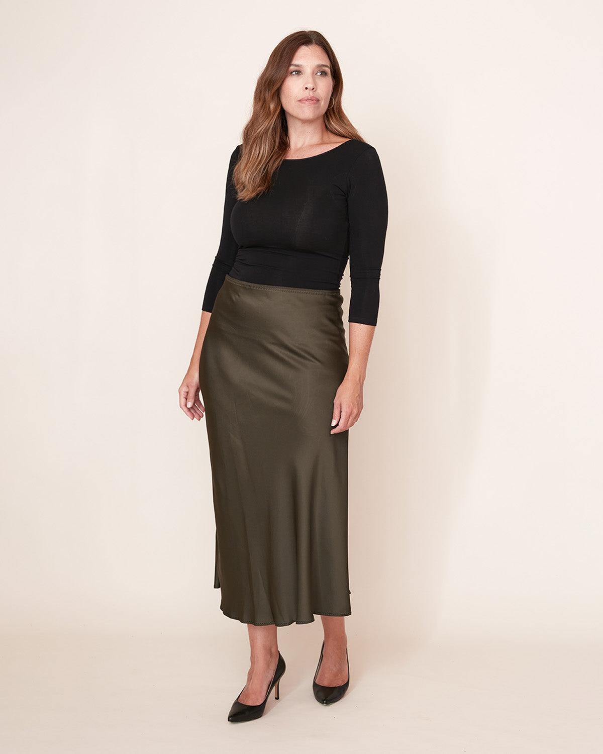 "#color_BLACK|Ashleigh is 5'10", wearing a size M